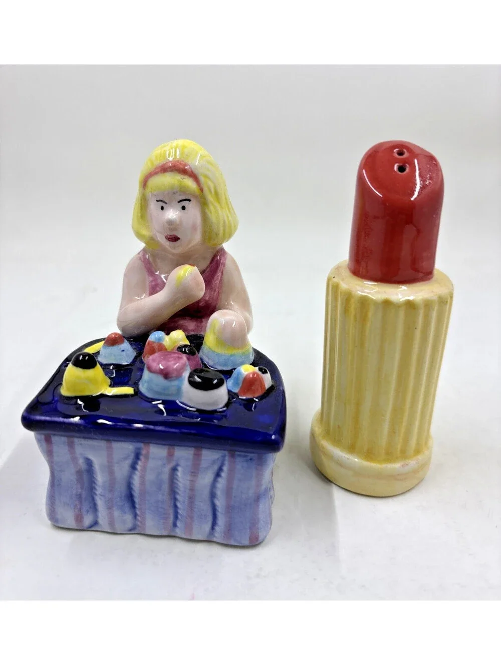 Vanity Lipstick Salt Pepper Shaker Set Lady Girly Kitsch Makeup Omnibus OCI